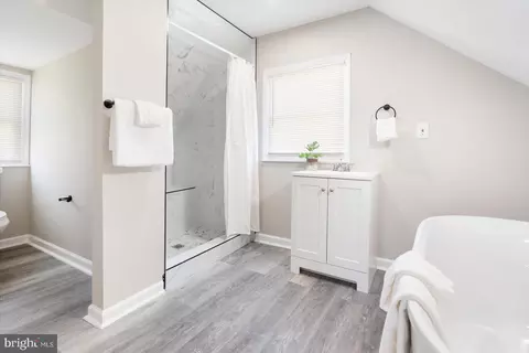 Bath - 8221 Watersedge Rd, Dundalk, MD 21222 photo 3 of 6