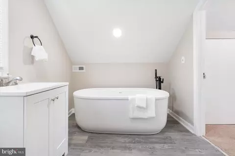 Bath - 8221 Watersedge Rd, Dundalk, MD 21222 photo 6 of 6