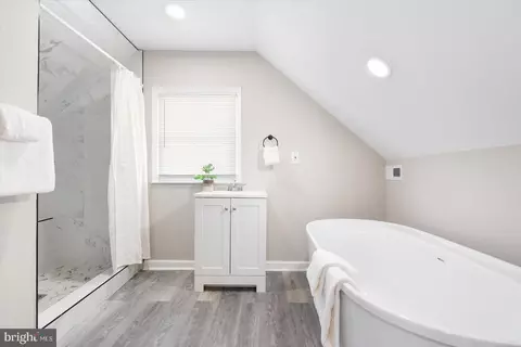 Bath - 8221 Watersedge Rd, Dundalk, MD 21222 photo 4 of 6