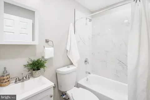 Bath - 8221 Watersedge Rd, Dundalk, MD 21222 photo 1 of 6