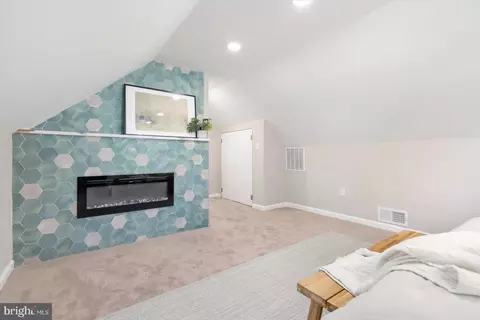 Living - 8221 Watersedge Rd, Dundalk, MD 21222 photo 5 of 5