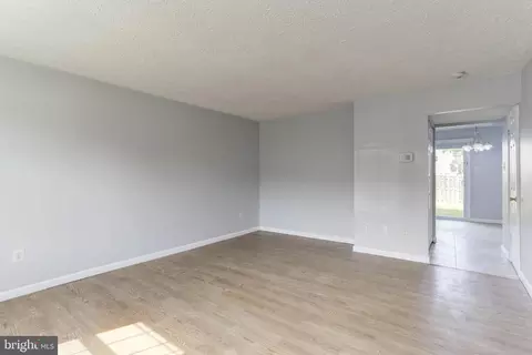 511 Gloucester Ct, Middle River, MD 21220 photo 5