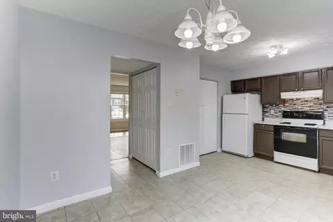 511 Gloucester Ct, Middle River, MD 21220 photo 8