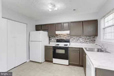 511 Gloucester Ct, Middle River, MD 21220 photo 9