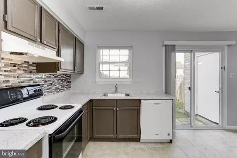 511 Gloucester Ct, Middle River, MD 21220 photo 11