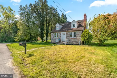 Exterior - 1844 Sutton Ave, Halethorpe, MD 21227 photo 2 of 10