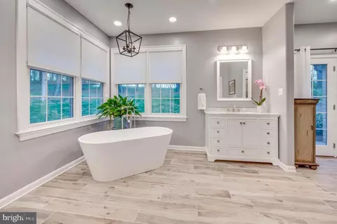 Bath - 14102 Phoenix Rd, Phoenix, MD 21131 photo 5 of 6