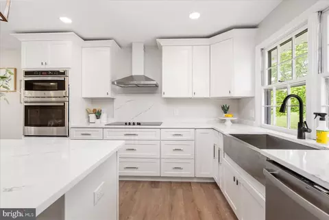 Kitchen - 4332 Sweet Air Rd, Baldwin, MD 21013 photo 3 of 6
