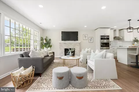 Living - 4332 Sweet Air Rd, Baldwin, MD 21013 photo 1 of 4