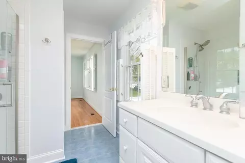 Bath - 9001 Avenue A, Sparrows Point, MD 21219 photo 2 of 3