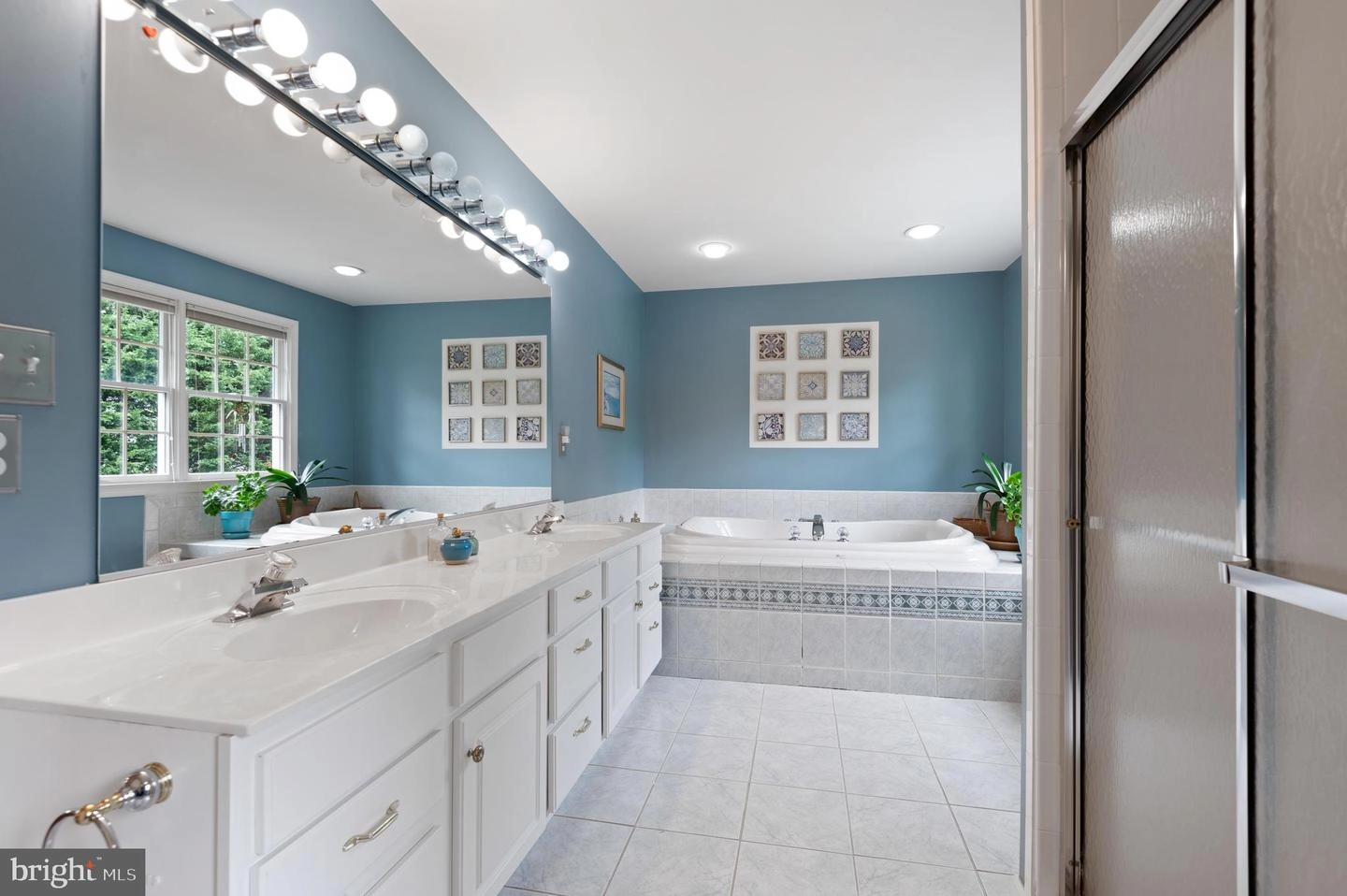 Bath - 13312 Redcoat Ln, Phoenix, MD 21131 photo 3 of 5