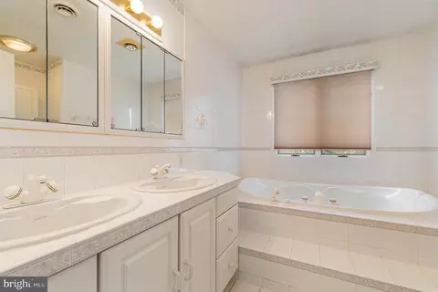 Bath - 9627 Dundawan Rd, Nottingham, MD 21236 photo 2 of 5