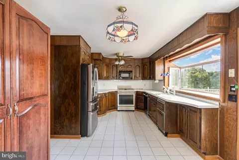 Kitchen - 9627 Dundawan Rd, Nottingham, MD 21236 photo 3 of 4