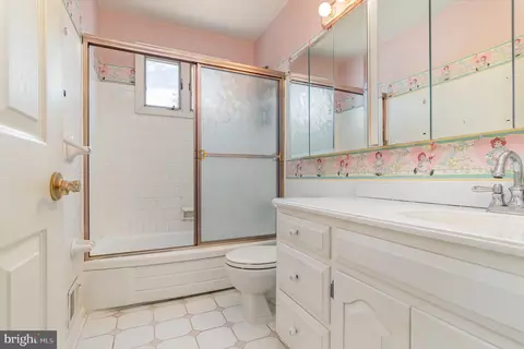 Bath - 9627 Dundawan Rd, Nottingham, MD 21236 photo 4 of 5