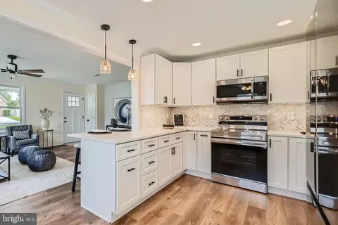 Kitchen - 6809 University Dr, Middle River, MD 21220 photo 4 of 7