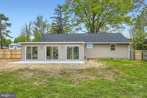Exterior - 6809 University Dr, Middle River, MD 21220 photo 7 of 8