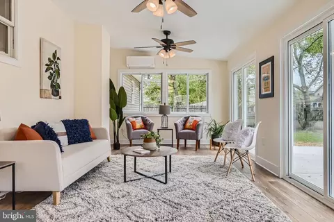 Living - 6809 University Dr, Middle River, MD 21220 photo 6 of 7