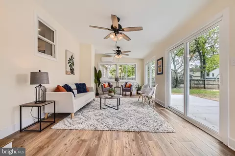 Living - 6809 University Dr, Middle River, MD 21220 photo 5 of 7