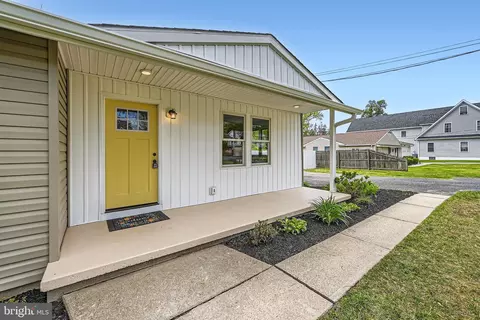 Exterior - 6809 University Dr, Middle River, MD 21220 photo 3 of 8