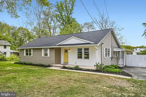 Exterior - 6809 University Dr, Middle River, MD 21220 photo 2 of 8