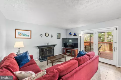 Living - 4418 Macworth Pl, Nottingham, MD 21236 photo 3 of 4