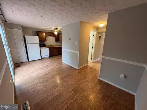 Living - 72 Windersal Ln, Parkville, MD 21234 photo 2 of 5