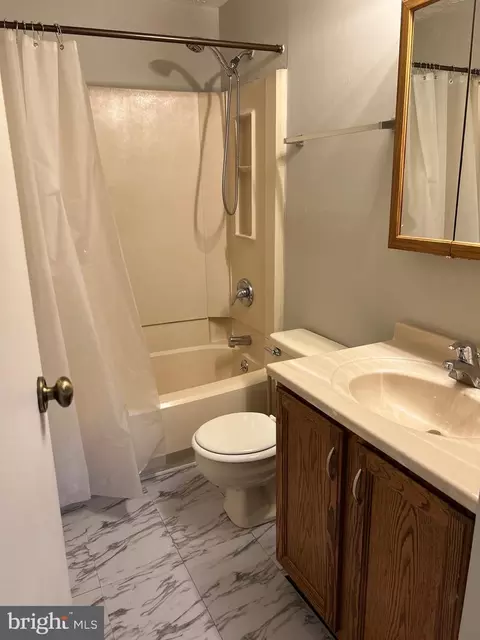 Bath - 72 Windersal Ln, Parkville, MD 21234 photo 2 of 2