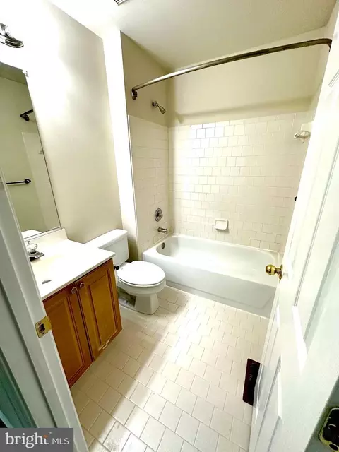 Bath - 4413 Todd Point Ln, Sparrows Point, MD 21219 photo 2 of 3
