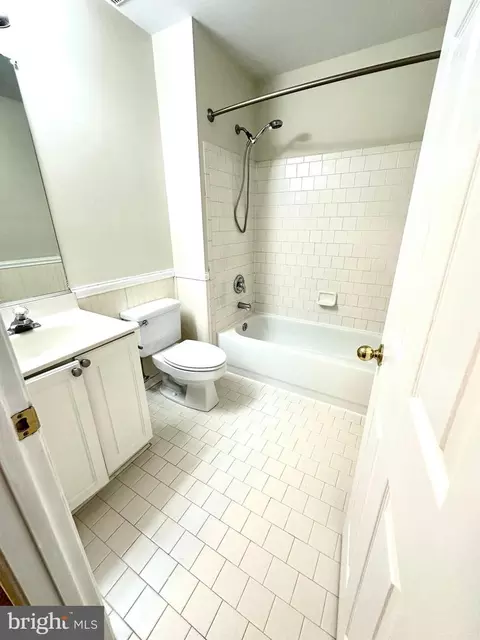 Bath - 4413 Todd Point Ln, Sparrows Point, MD 21219 photo 3 of 3