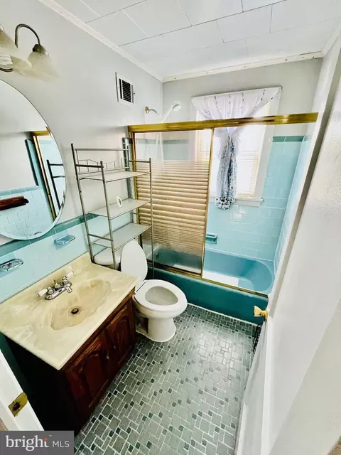 Bath - 2129 Vailthorn Rd, Middle River, MD 21220 photo 1 of 3
