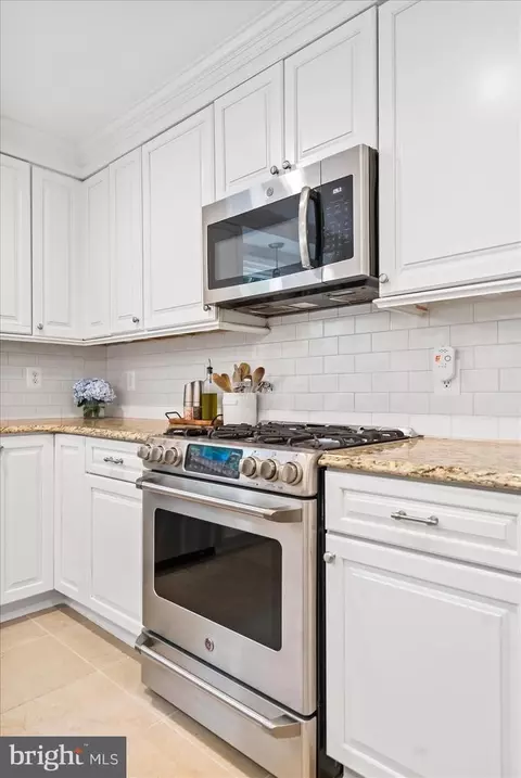 Kitchen - 13804 Summer Hill Dr, Phoenix, MD 21131 photo 4 of 6