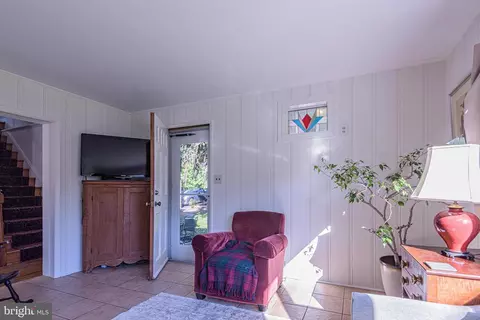 Entry Way - 101 N Tyrone Rd, Baltimore, MD 21212 photo 5 of 10