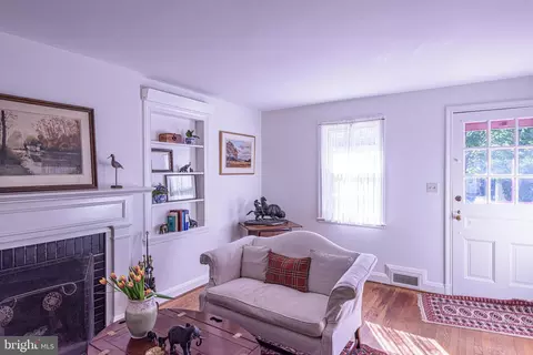 Entry Way - 101 N Tyrone Rd, Baltimore, MD 21212 photo 2 of 10