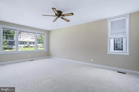 Living - 1722 Selma Ave, Halethorpe, MD 21227 photo 3 of 10