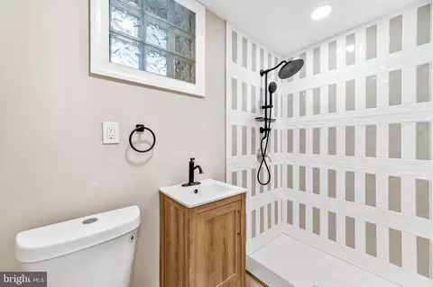 Bath - 204 Regester Ave, Baltimore, MD 21212 photo 2 of 2