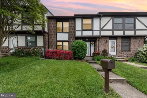 29 Bernadotte Ct, Parkville, MD 21234