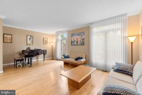 18 Stablemere Ct, Baltimore, MD 21209 photo 2