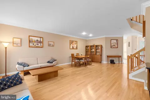 18 Stablemere Ct, Baltimore, MD 21209 photo 3