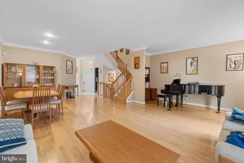 18 Stablemere Ct, Baltimore, MD 21209 photo 4