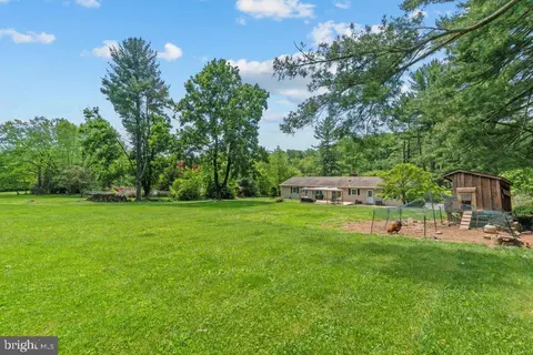 Exterior - 13905 Manor Rd, Baldwin, MD 21013 photo 7 of 11