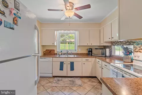 Kitchen - 13905 Manor Rd, Baldwin, MD 21013 photo 1 of 3