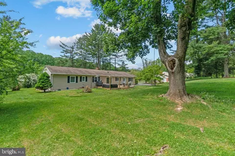 Exterior - 13905 Manor Rd, Baldwin, MD 21013 photo 9 of 11