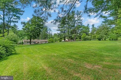 Exterior - 13905 Manor Rd, Baldwin, MD 21013 photo 5 of 11