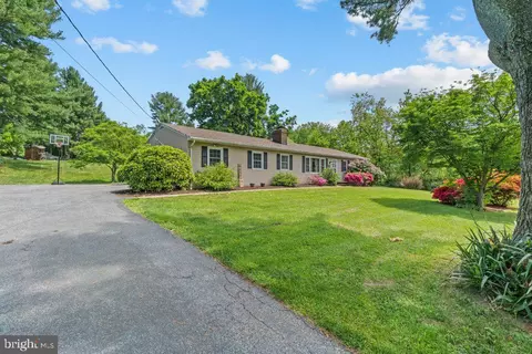 Exterior - 13905 Manor Rd, Baldwin, MD 21013 photo 10 of 11