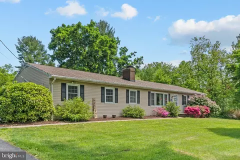 Exterior - 13905 Manor Rd, Baldwin, MD 21013 photo 2 of 11