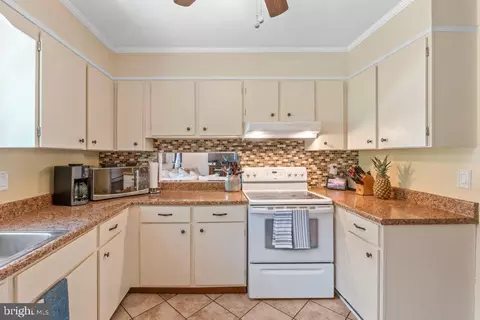Kitchen - 13905 Manor Rd, Baldwin, MD 21013 photo 3 of 3