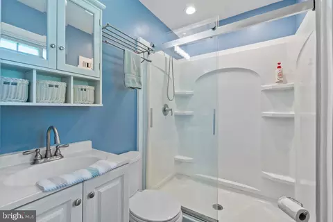 Bath - 13905 Manor Rd, Baldwin, MD 21013 photo 2 of 2