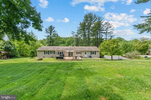 Exterior - 13905 Manor Rd, Baldwin, MD 21013 photo 8 of 11