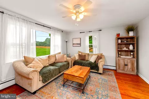 Living - 14015 Glen High Rd, Baldwin, MD 21013 photo 3 of 3