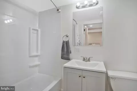 Bath - 1081 Elm Rd, Halethorpe, MD 21227 photo 2 of 2
